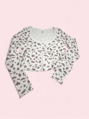 Kirious White Cropped Long‑Sleeve Top with Mauve Floral